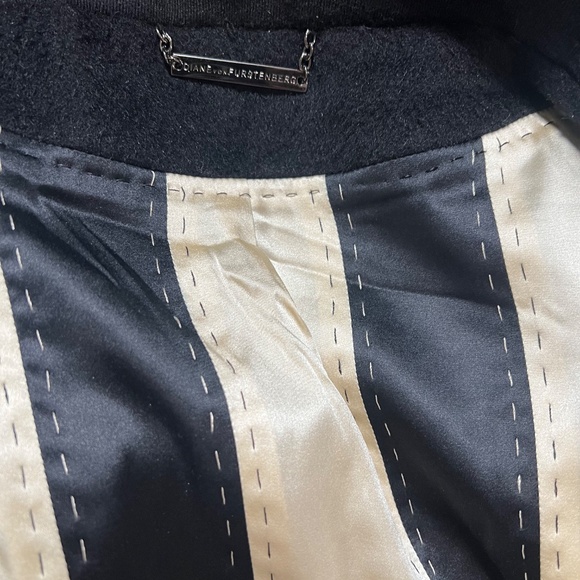 DVF Ladybird Short Trench Jacket - Black Size 6 - Wool/Alpaca mix - Picture 3 of 8